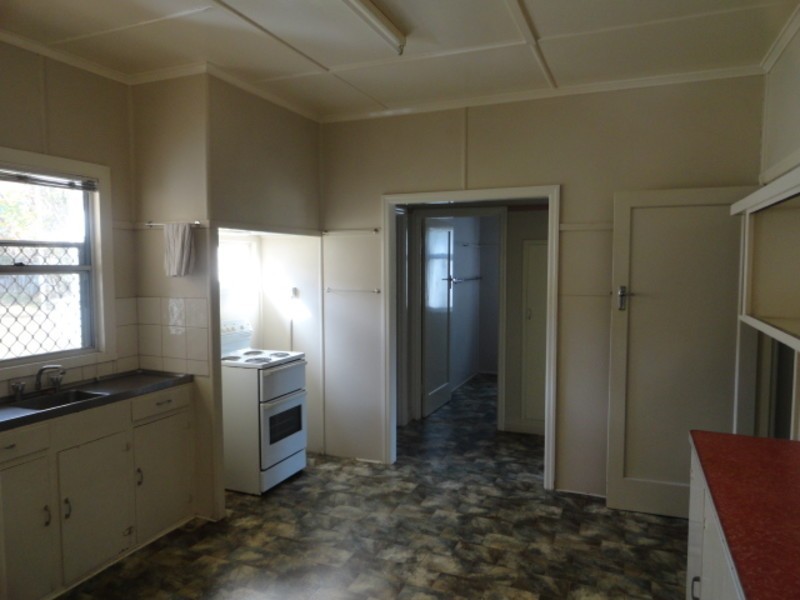 17 Geoffrey Street, Mount Lofty QLD 4350