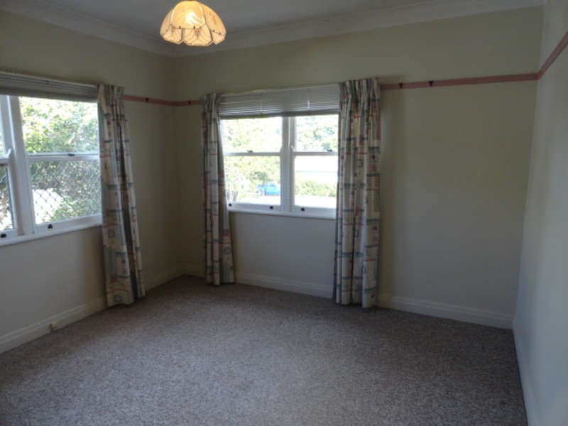 17 Geoffrey Street, Mount Lofty QLD 4350