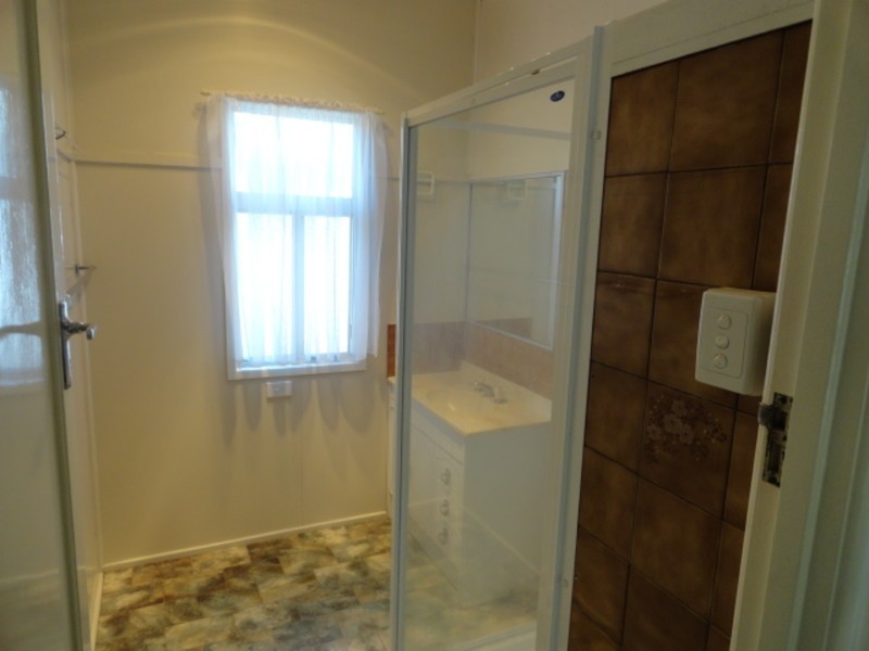 17 Geoffrey Street, Mount Lofty QLD 4350