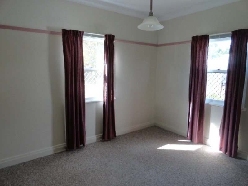 17 Geoffrey Street, Mount Lofty QLD 4350