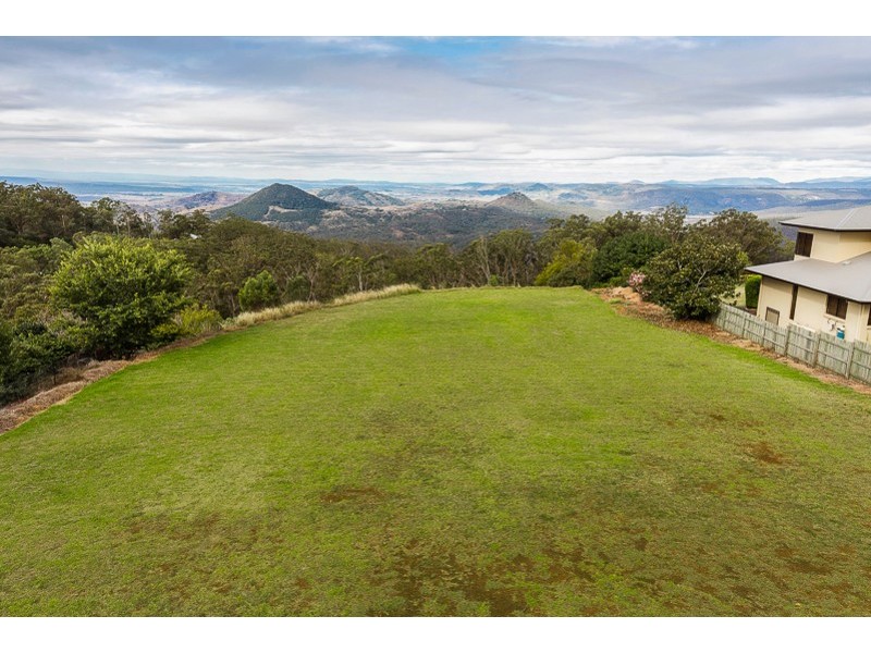 8 Culliford Drive, Middle Ridge QLD 4350