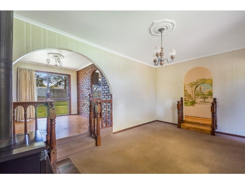 42 Jennifer Crescent, Darling Heights QLD 4350