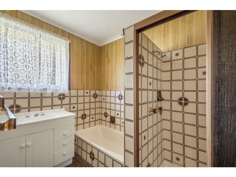 42 Jennifer Crescent, Darling Heights QLD 4350