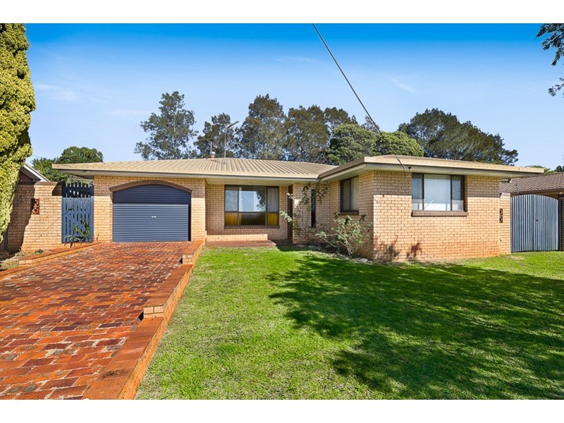 42 Jennifer Crescent, Darling Heights QLD 4350