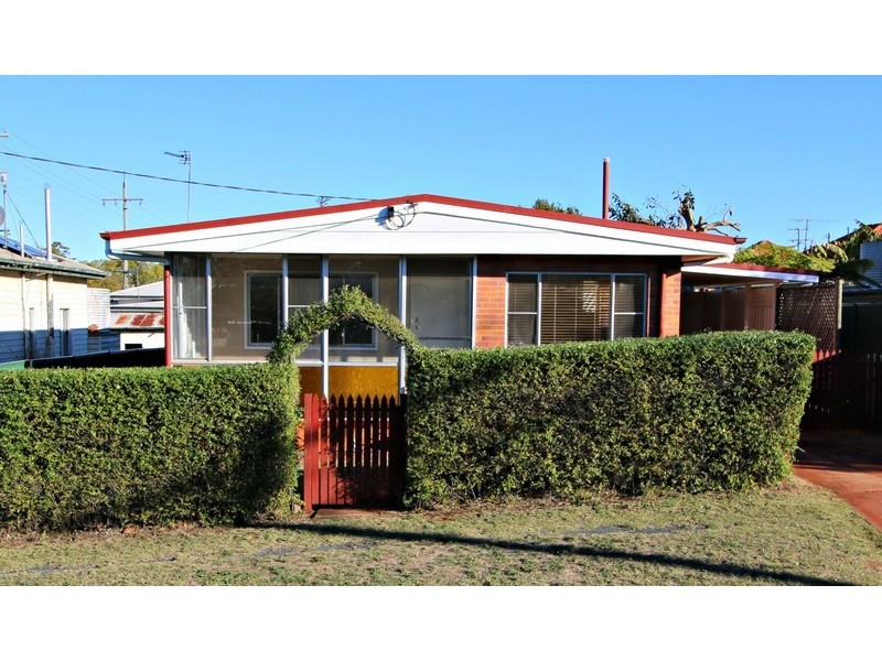 4 Peak Street, Harristown QLD 4350