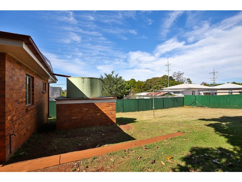 4 Peak Street, Harristown QLD 4350