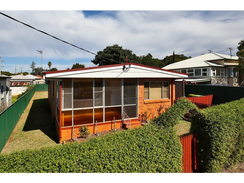 4 Peak Street, Harristown QLD 4350