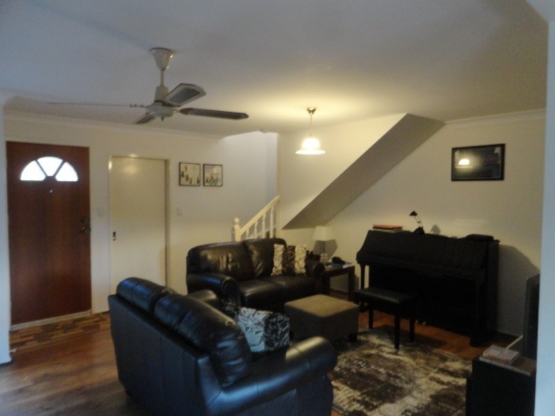 4/357 Margaret Street, Newtown QLD 4350