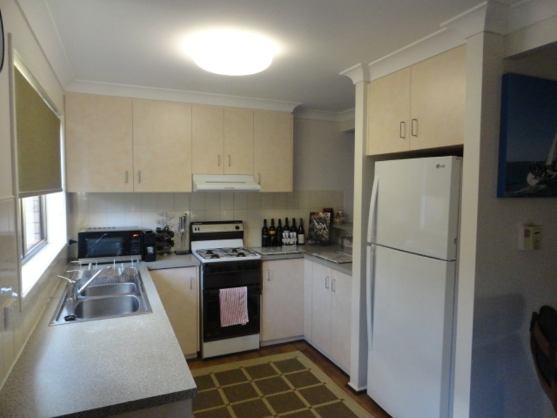 4/357 Margaret Street, Newtown QLD 4350