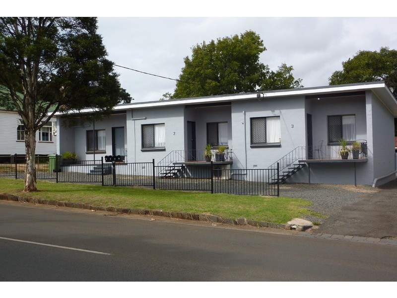 2/214 Long Street, South Toowoomba QLD 4350