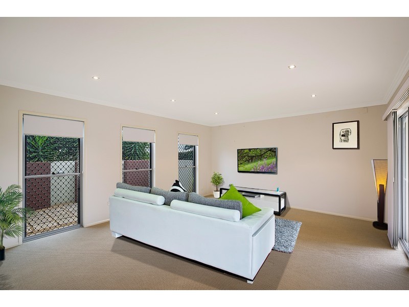 18 Fallon Drive, Middle Ridge QLD 4350