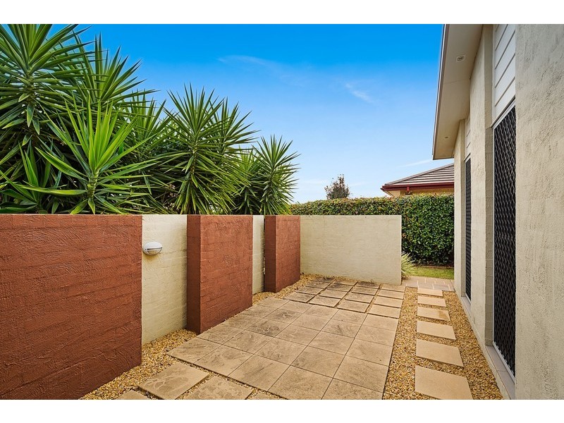 18 Fallon Drive, Middle Ridge QLD 4350