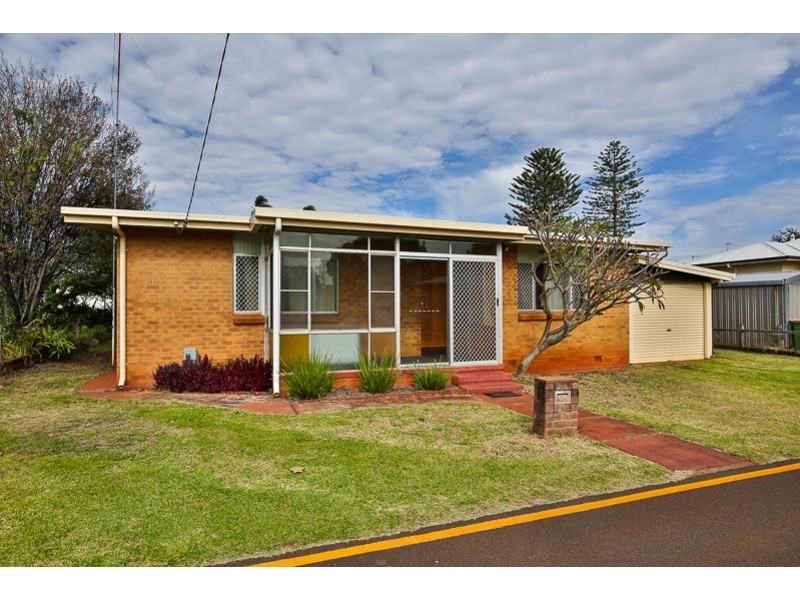 4 Frederick Street, East Toowoomba QLD 4350