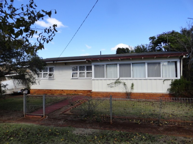 2 Henderson Street, Newtown QLD 4350