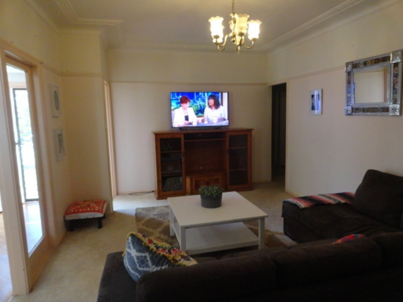 2 Henderson Street, Newtown QLD 4350