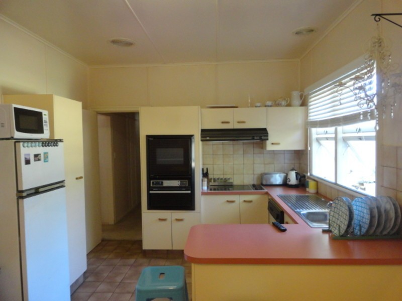 2 Henderson Street, Newtown QLD 4350