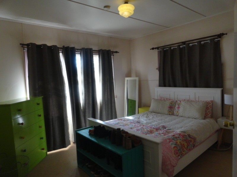 2 Henderson Street, Newtown QLD 4350