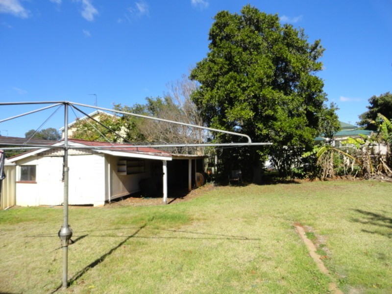2 Henderson Street, Newtown QLD 4350
