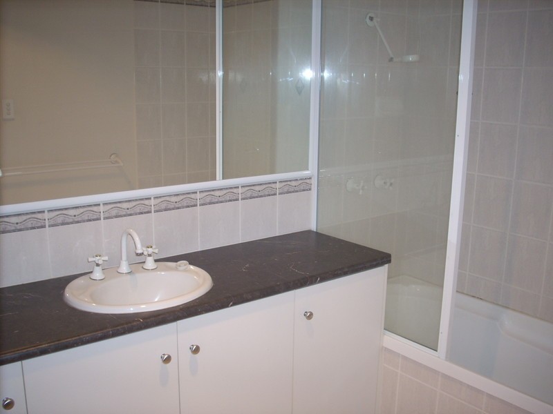 3/320 South Street, Harristown QLD 4350