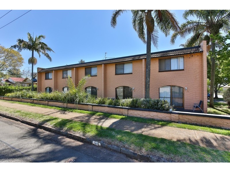 8/203 Campbell Street, Newtown QLD 4350