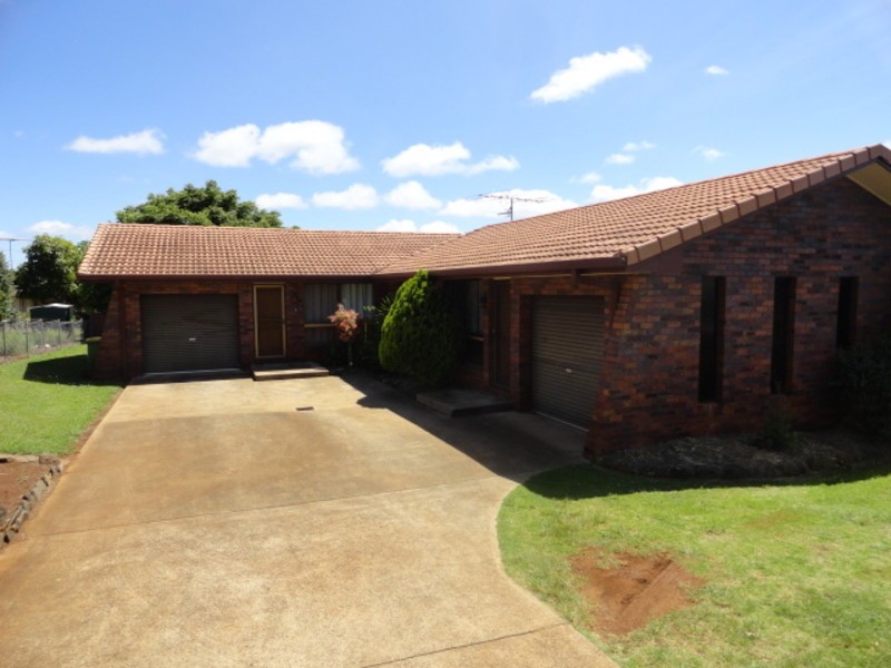 2/113 South Street, Centenary Heights QLD 4350