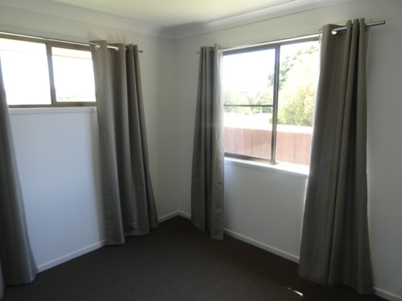 2/113 South Street, Centenary Heights QLD 4350