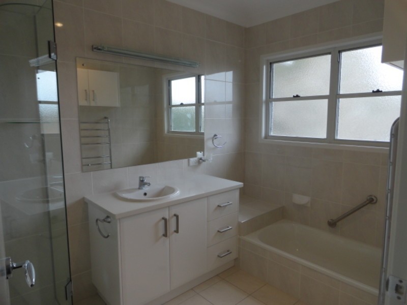 2/3 Mayes Street, East Toowoomba QLD 4350