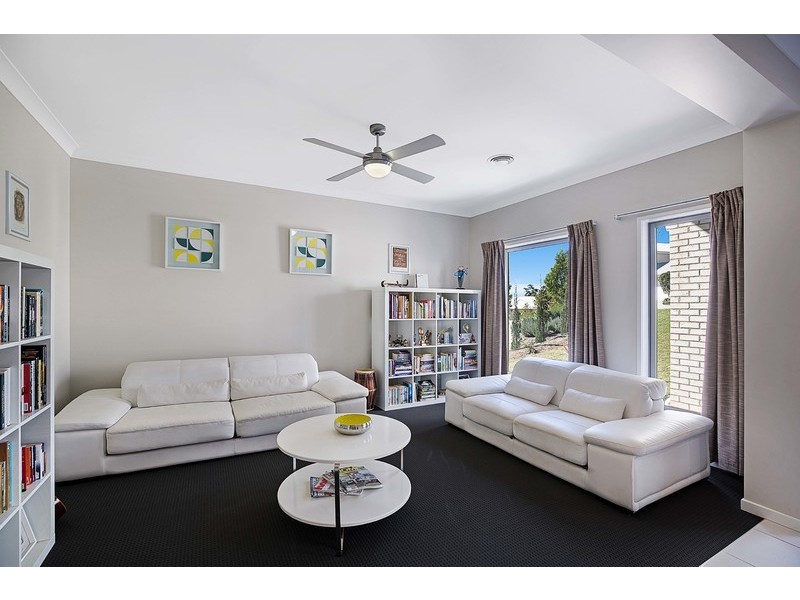 37 Piccadilly Court, Mount Lofty QLD 4350