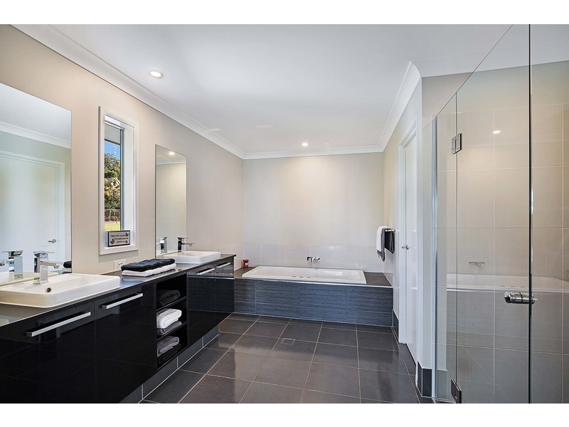 37 Piccadilly Court, Mount Lofty QLD 4350