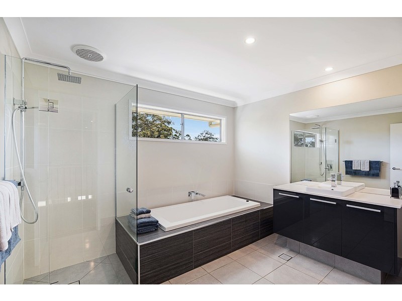 37 Piccadilly Court, Mount Lofty QLD 4350