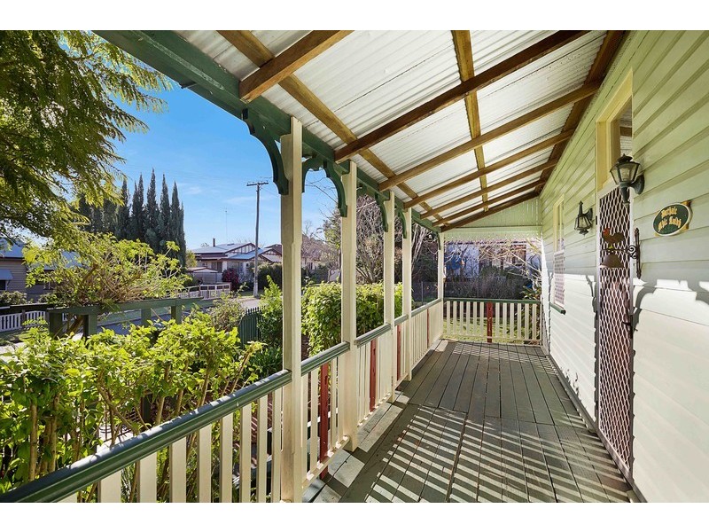 18 Edward Street, North Toowoomba QLD 4350