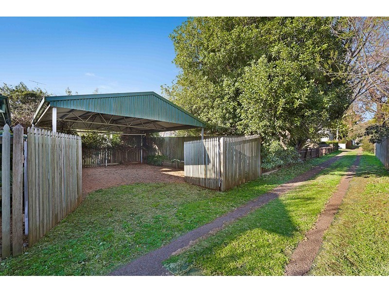 18 Edward Street, North Toowoomba QLD 4350
