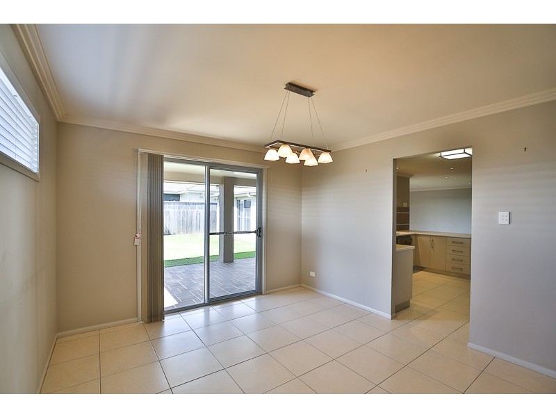 8 Fallon Drive, Middle Ridge QLD 4350