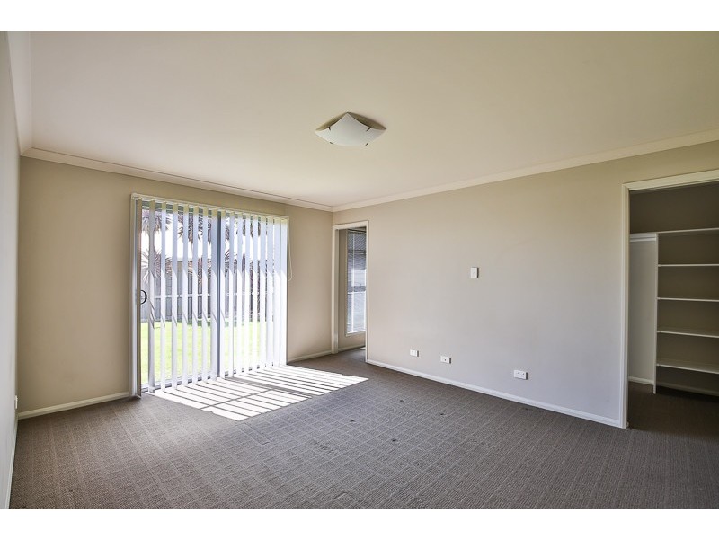 8 Fallon Drive, Middle Ridge QLD 4350