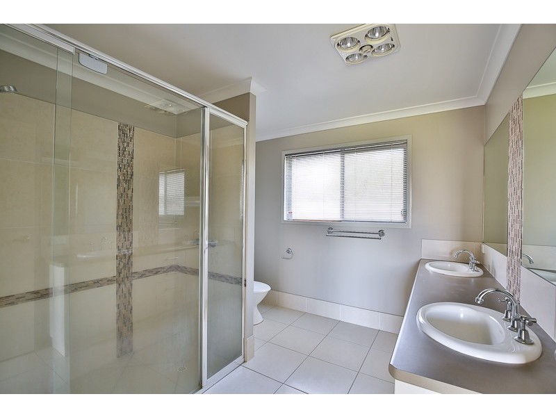 8 Fallon Drive, Middle Ridge QLD 4350
