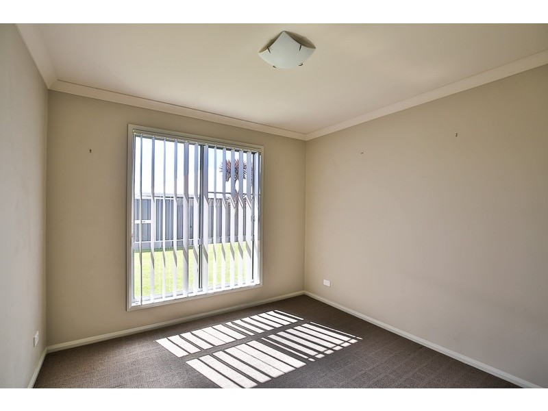 8 Fallon Drive, Middle Ridge QLD 4350