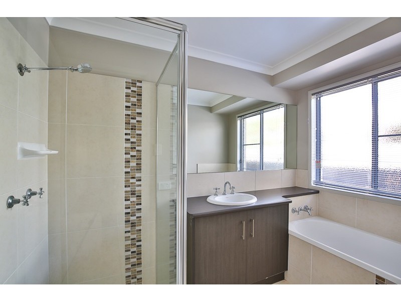 8 Fallon Drive, Middle Ridge QLD 4350