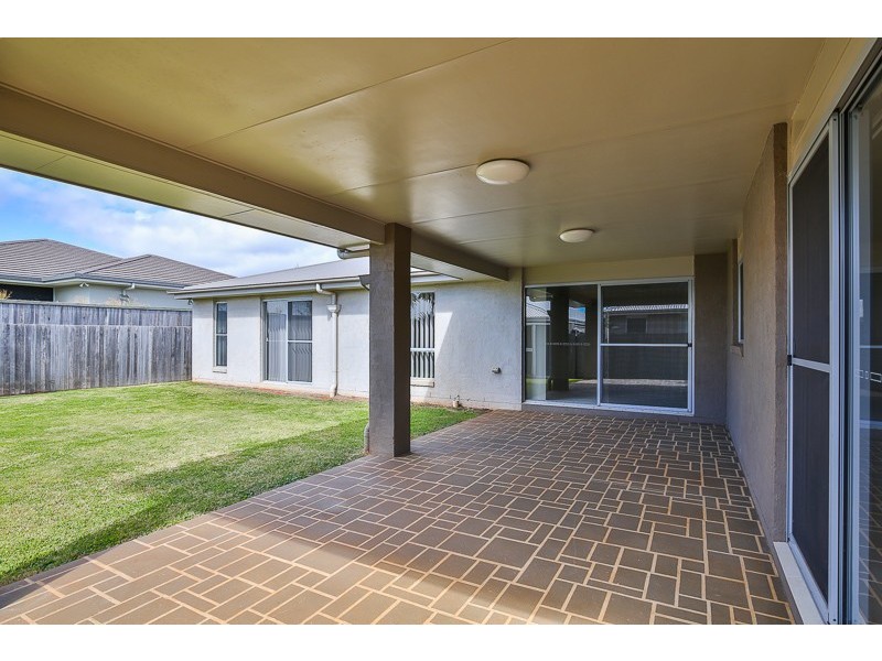 8 Fallon Drive, Middle Ridge QLD 4350