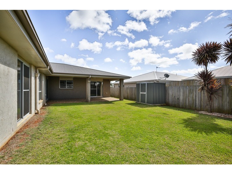 8 Fallon Drive, Middle Ridge QLD 4350