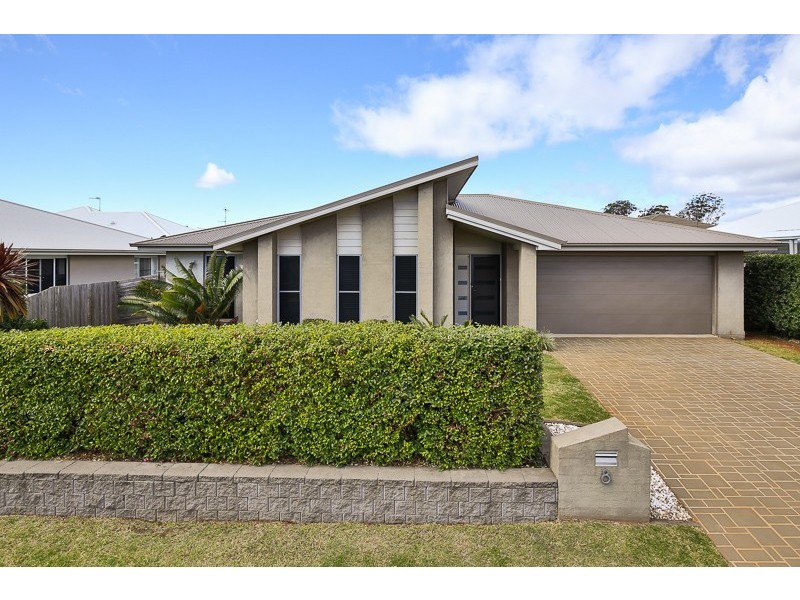 8 Fallon Drive, Middle Ridge QLD 4350