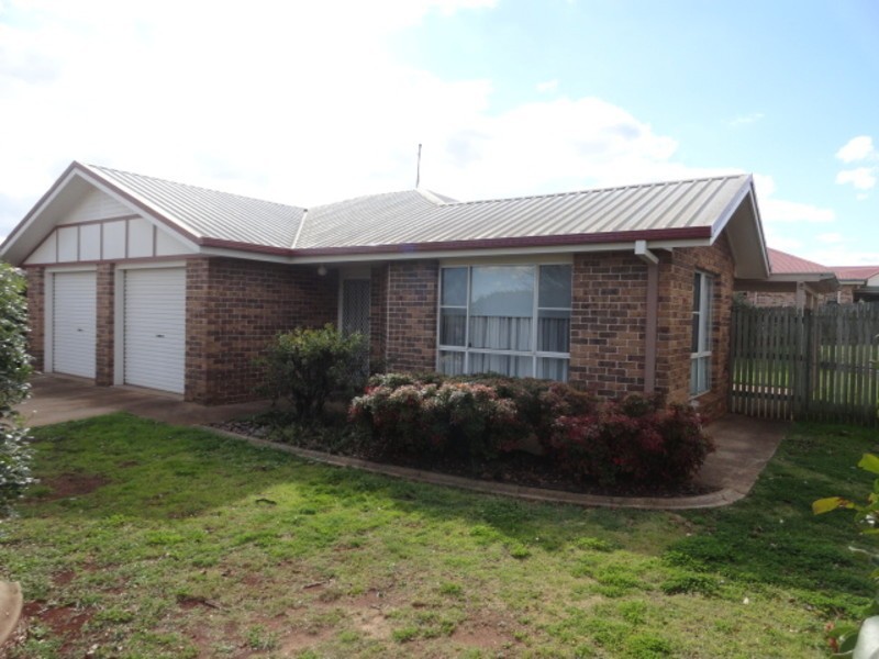 9 Gainsborough Drive, Glenvale QLD 4350
