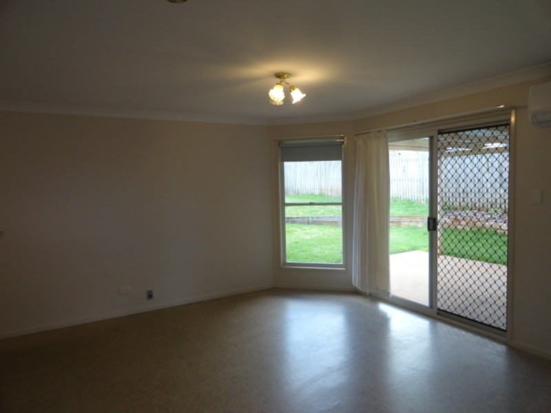9 Gainsborough Drive, Glenvale QLD 4350