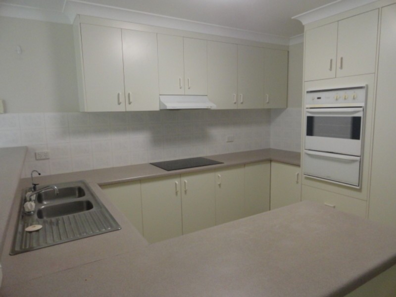 9 Gainsborough Drive, Glenvale QLD 4350