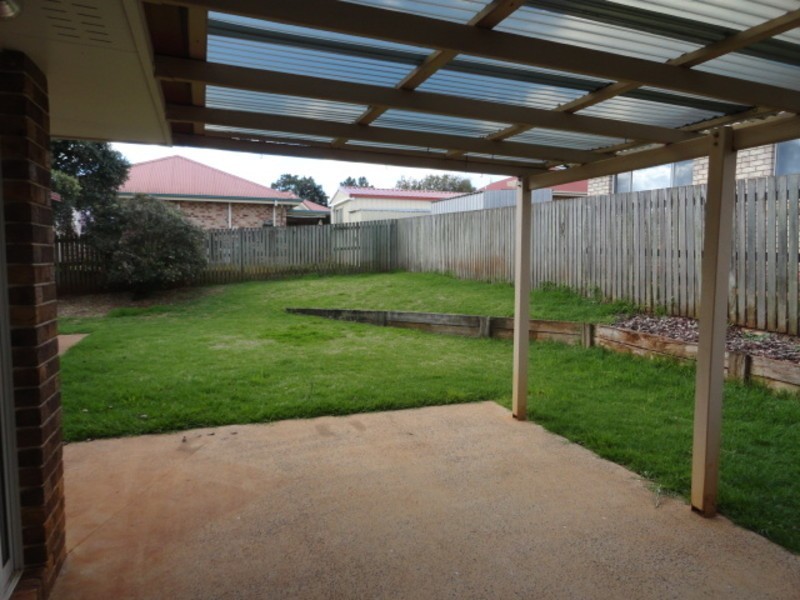 9 Gainsborough Drive, Glenvale QLD 4350