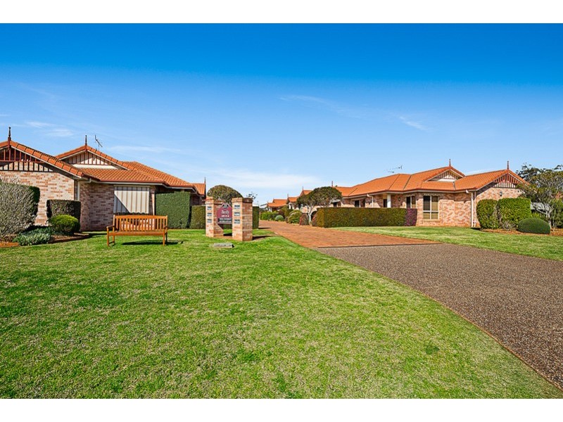 61/12 Glenfield Court, Middle Ridge QLD 4350