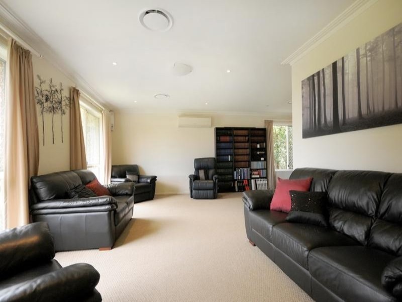 12 Poinsettia Court, Middle Ridge QLD 4350