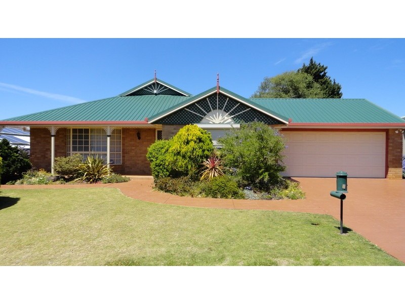 6 Donna Court, Kearneys Spring QLD 4350