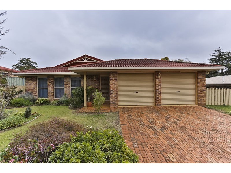 7 Roslyn Street, Centenary Heights QLD 4350