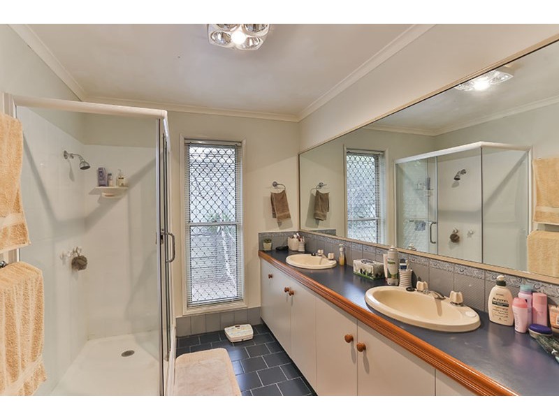 7 Roslyn Street, Centenary Heights QLD 4350