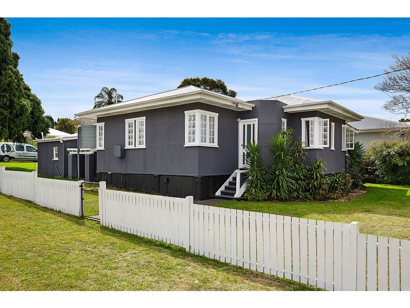 29 Collins Street, Mount Lofty QLD 4350